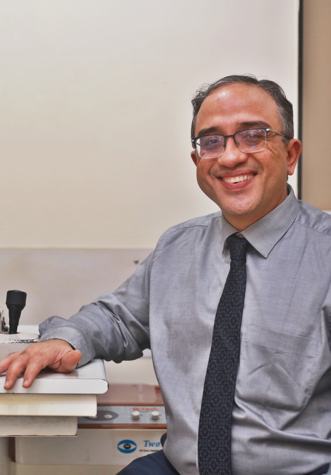 Dr Atul Sheh Eyemax Eye clinic seawoods navi mumbai india